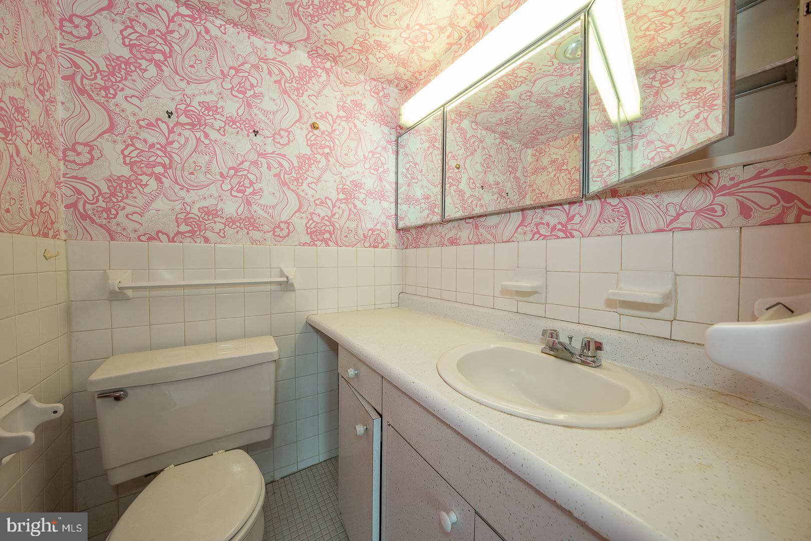 1919 Chestnut St #2819