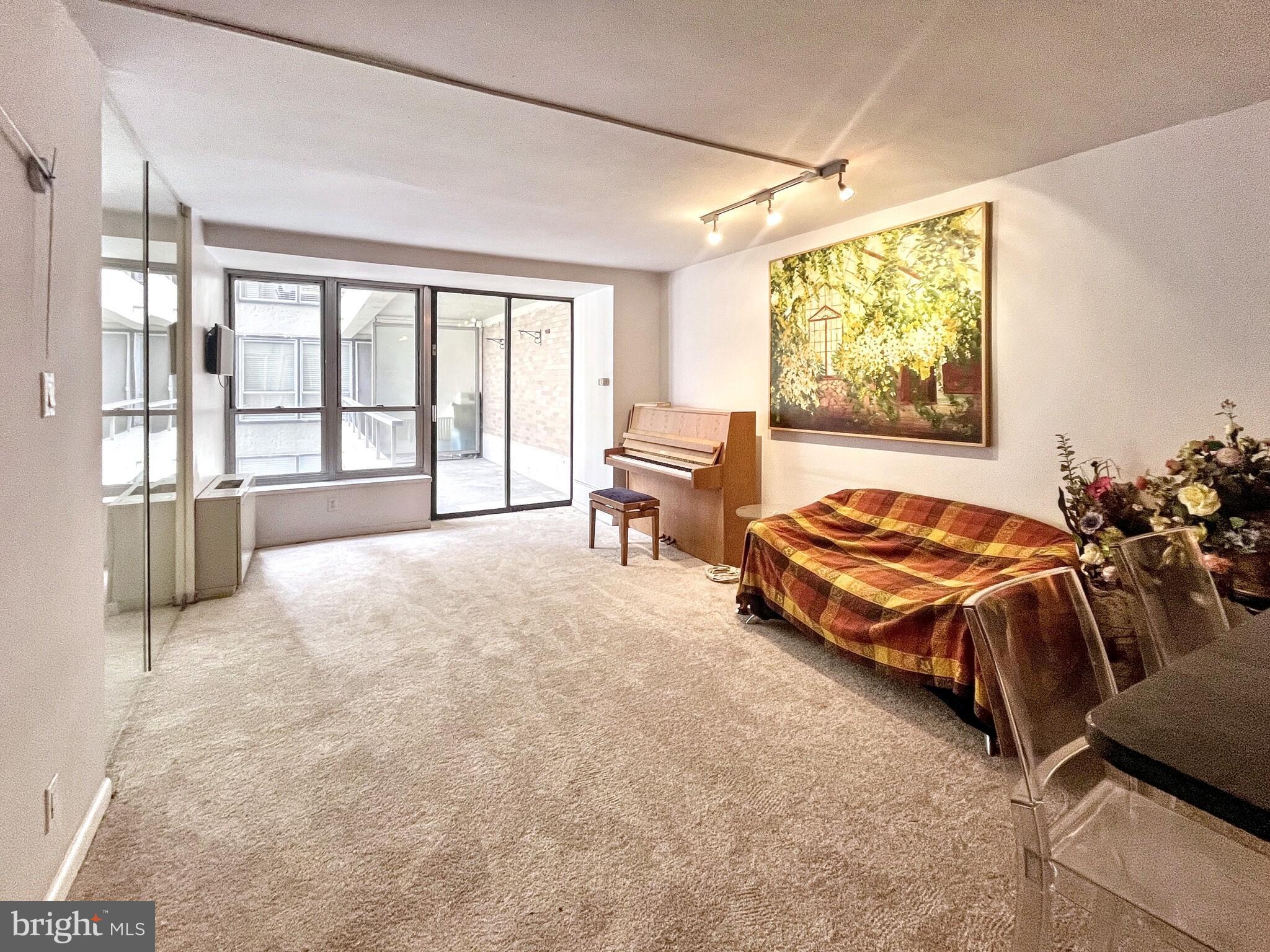 226 W RITTENHOUSE SQUARE 1718