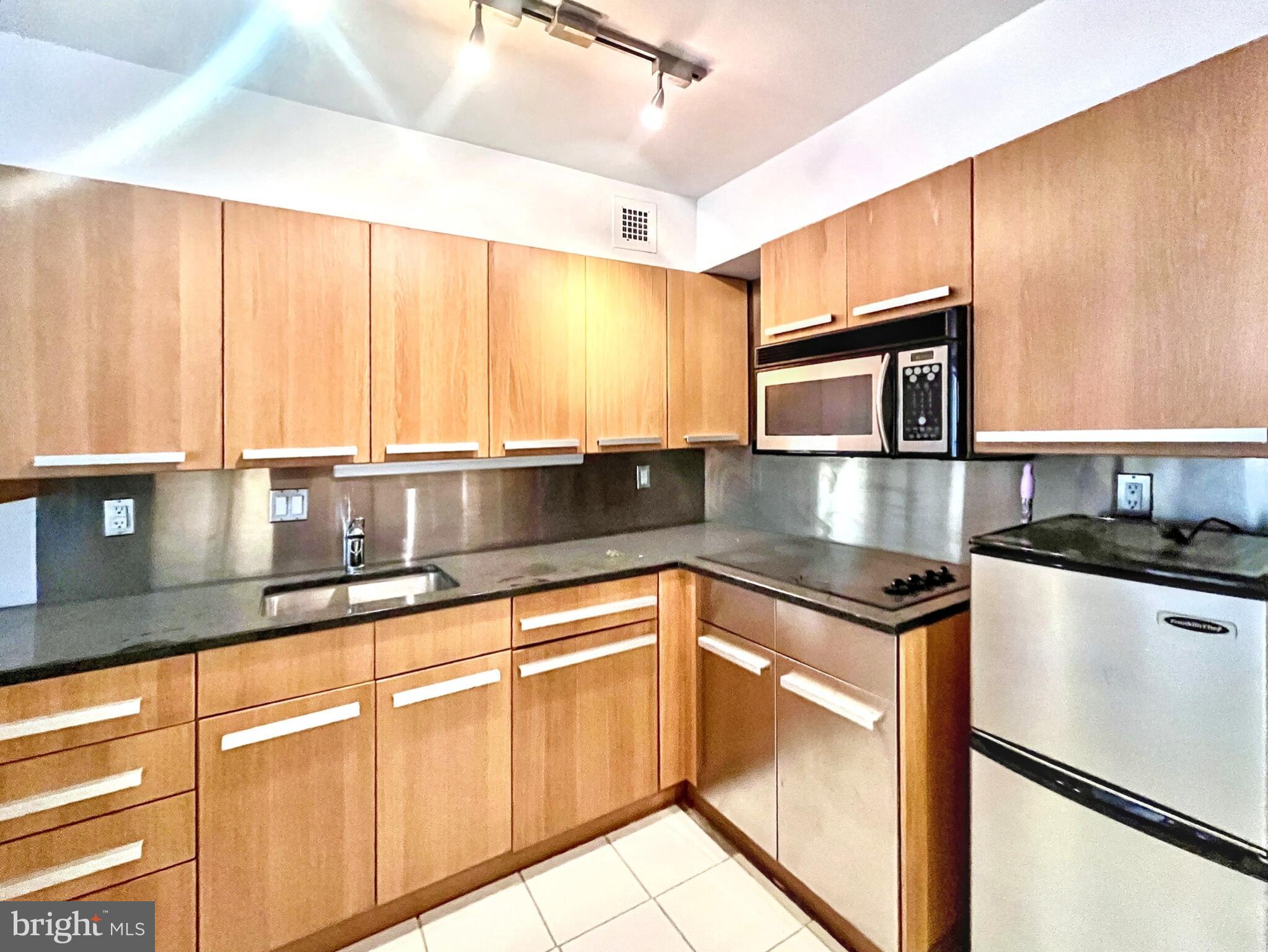 226 W RITTENHOUSE SQUARE 1718