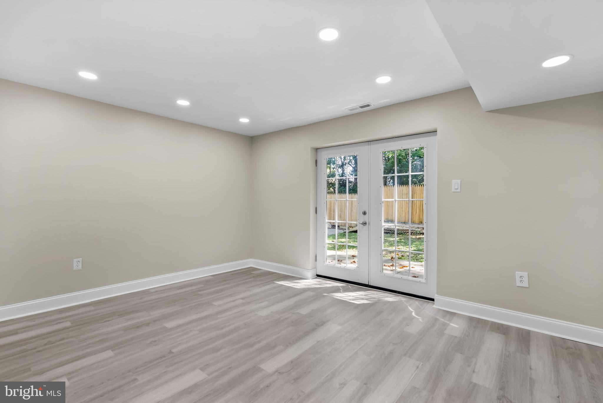 246 E Springfield Ave