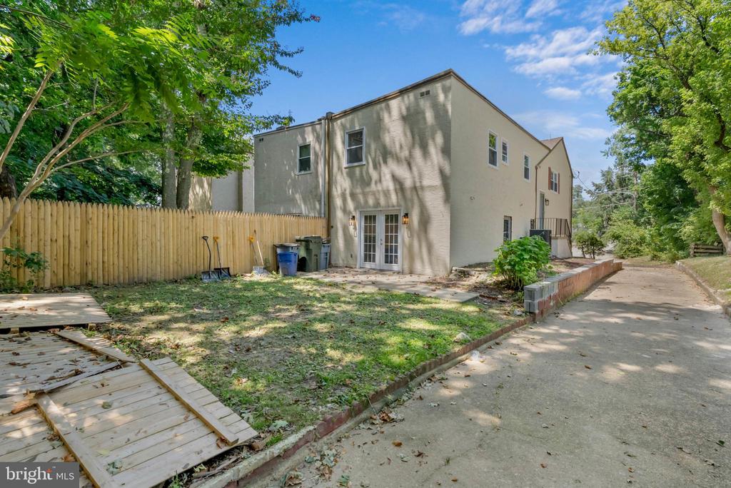 246 E Springfield Ave