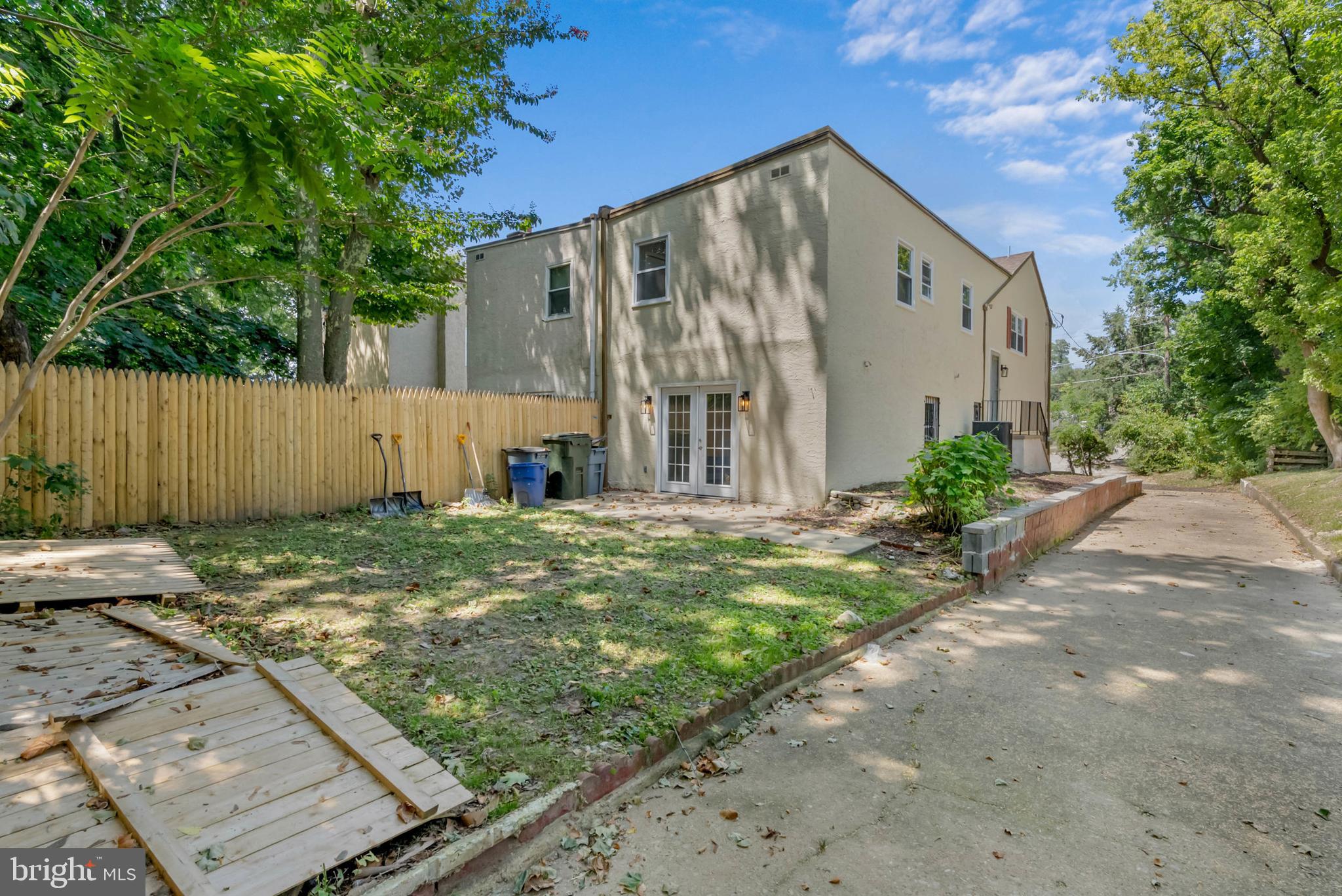 246 E Springfield Ave