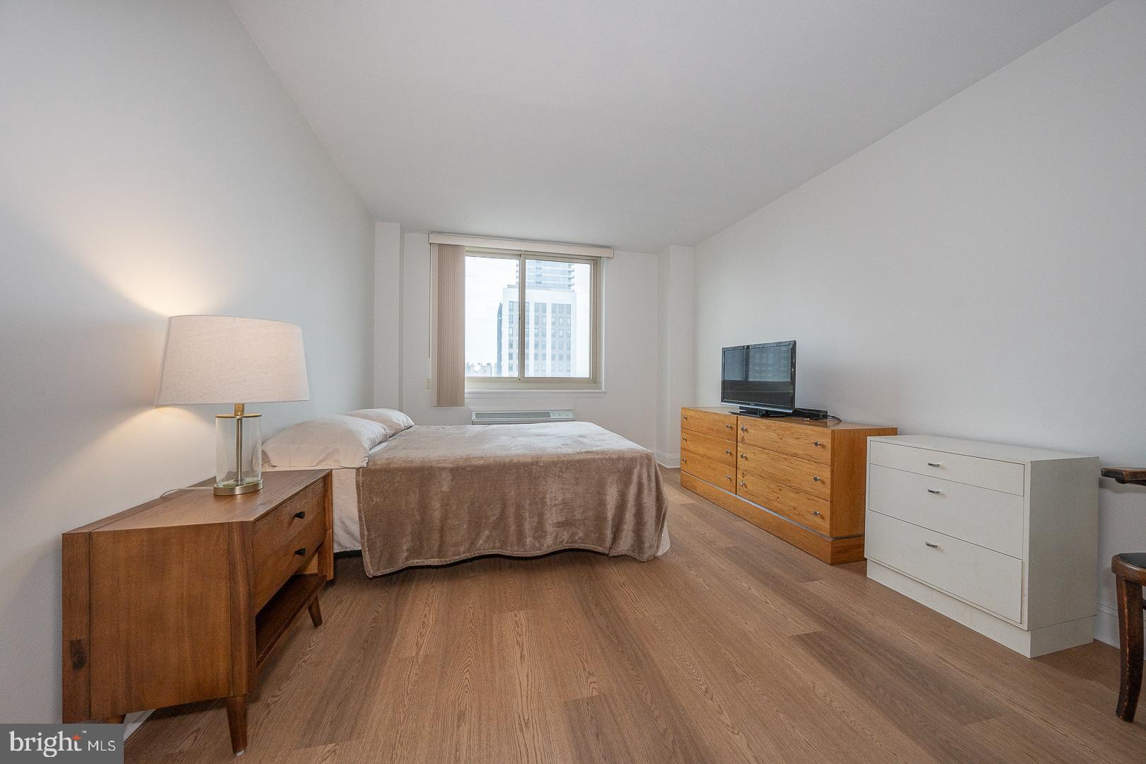 1919 Chestnut St #2508