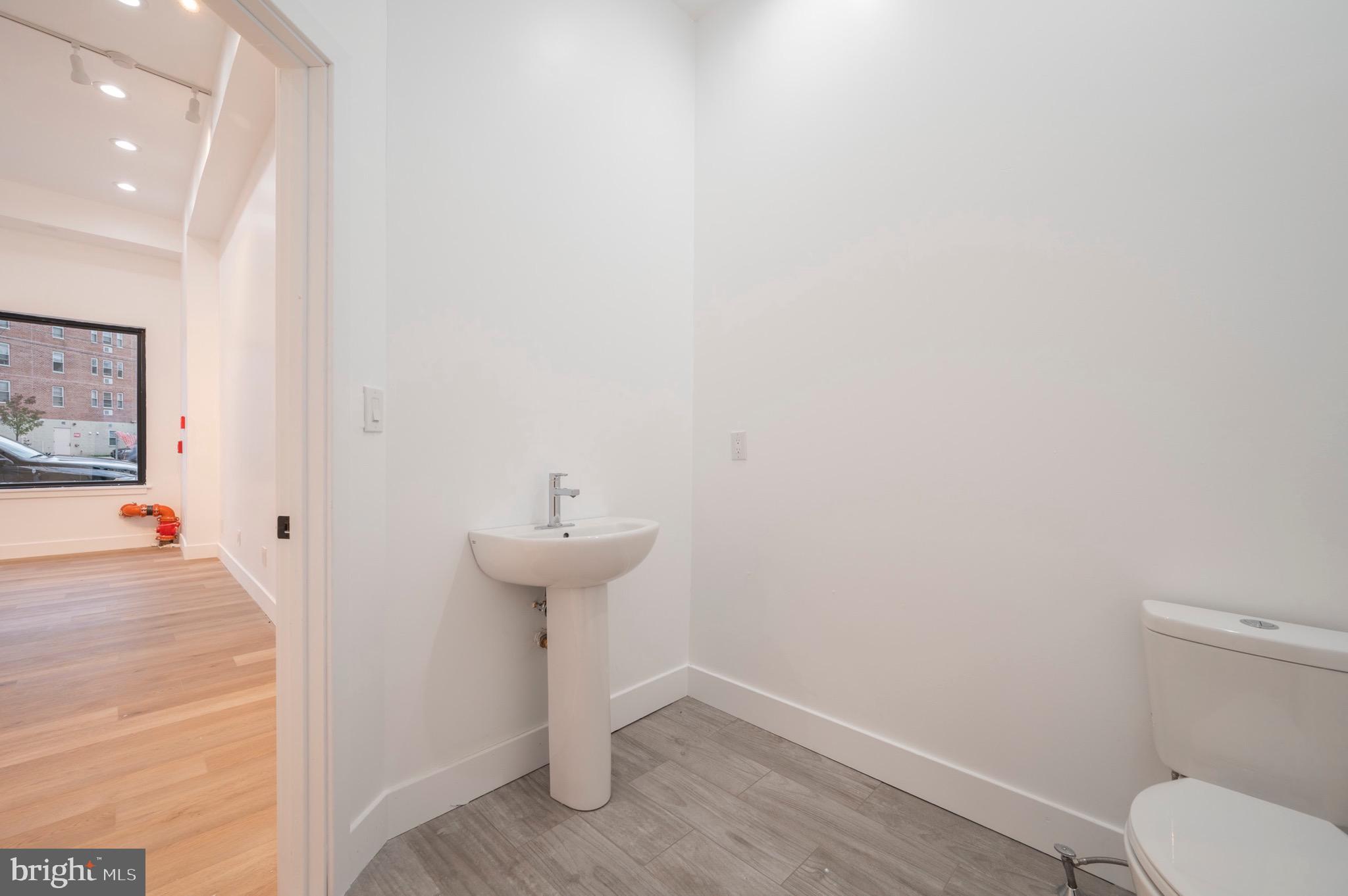 4432 LANCASTER AVENUE 0