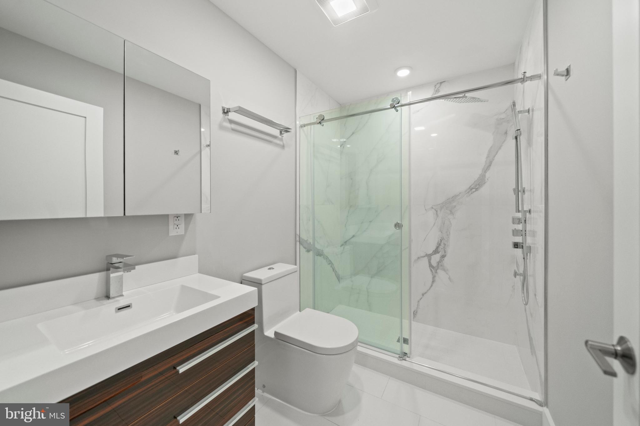 1000 W GIRARD AVENUE