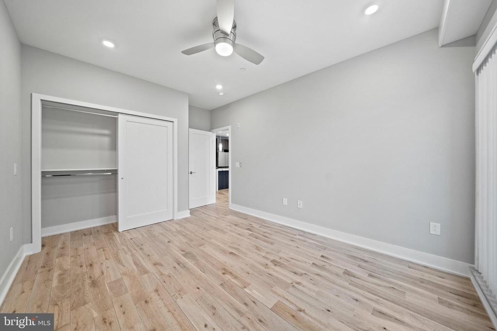1000 W GIRARD AVENUE