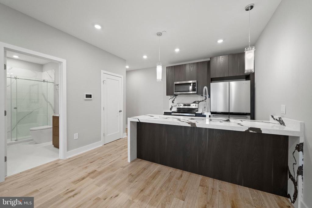 1000 W GIRARD AVENUE