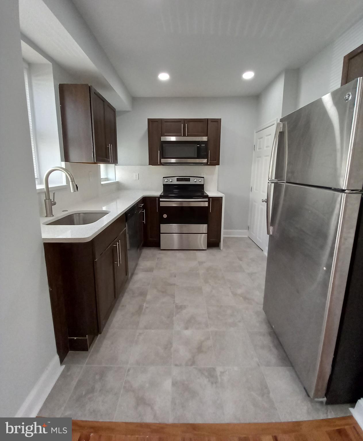 943 E STAFFORD STREET