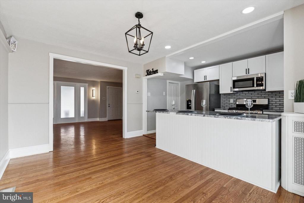 6642 LOTUS ROAD