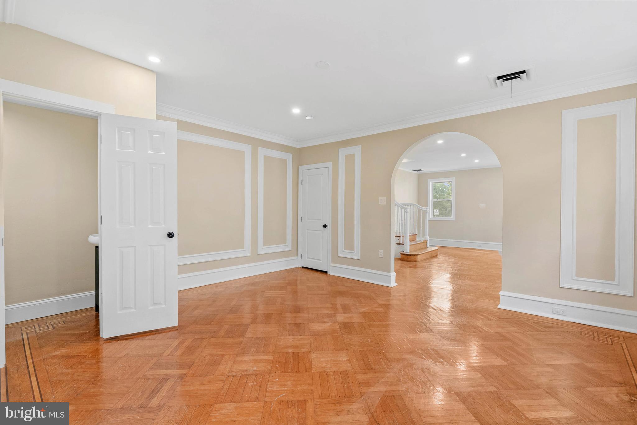 6121 COBBS CREEK PARKWAY