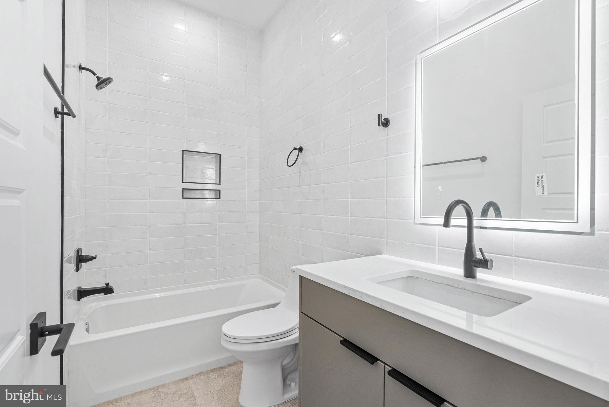 1338 N FRANKLIN STREET B