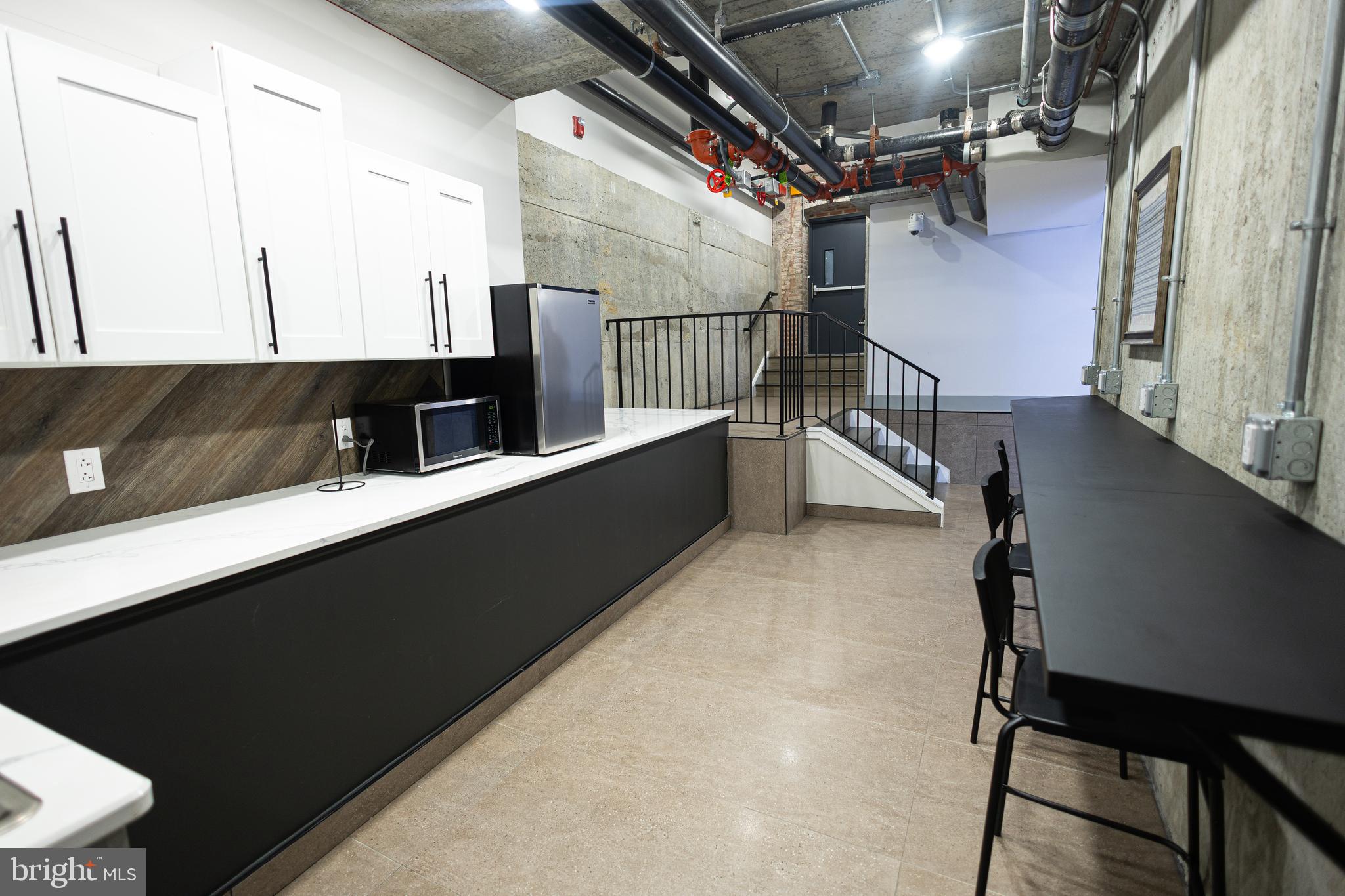 1810 E VENANGO STREET