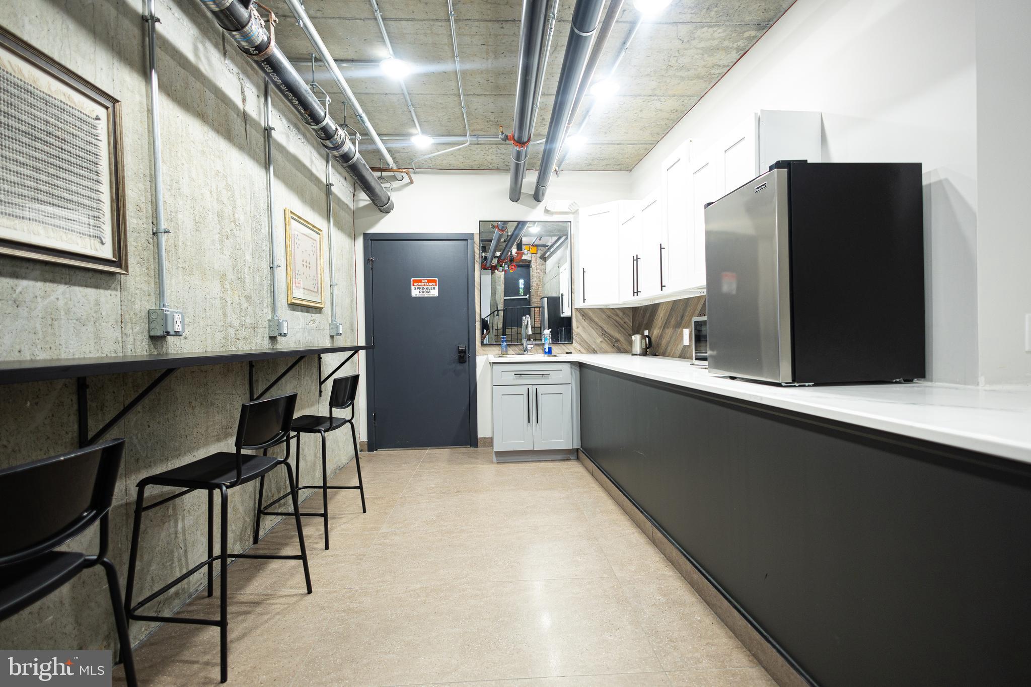 1810 E VENANGO STREET