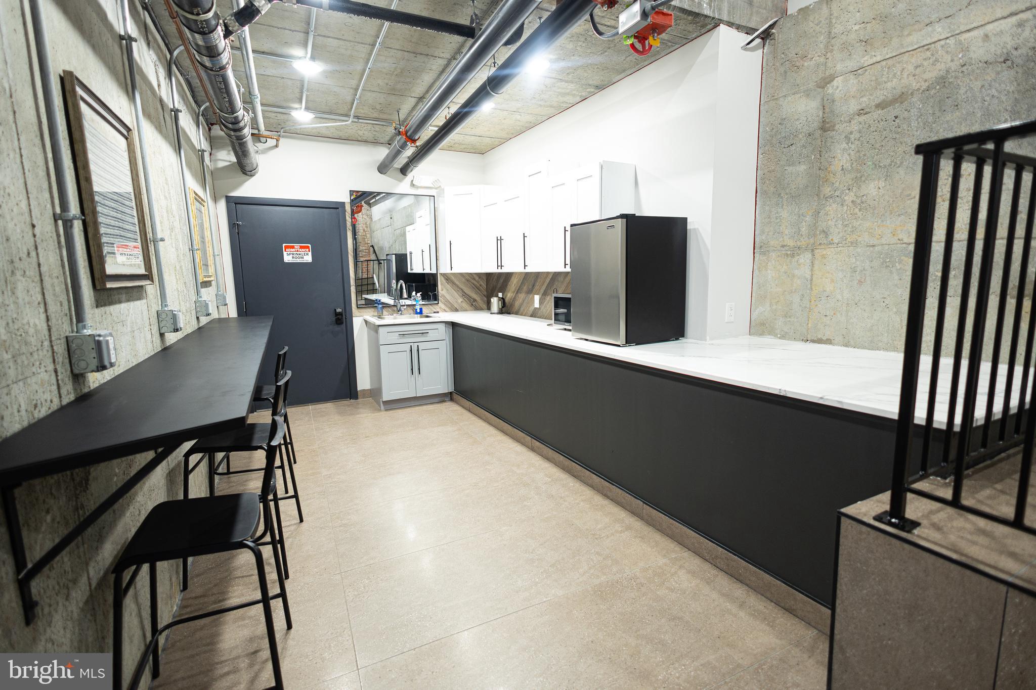 1810 E VENANGO STREET