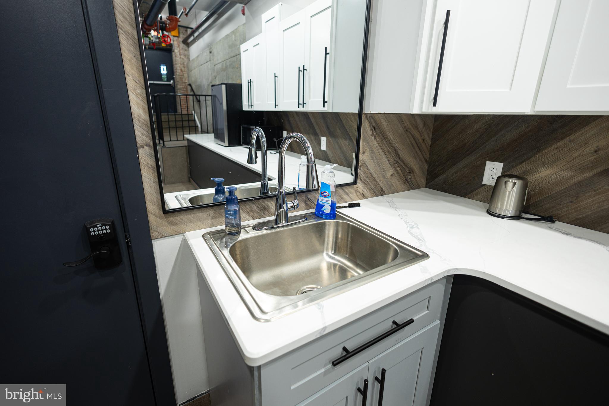 1810 E VENANGO STREET