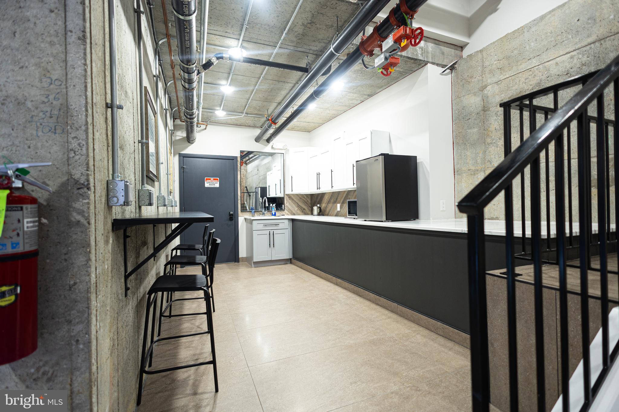 1810 E VENANGO STREET