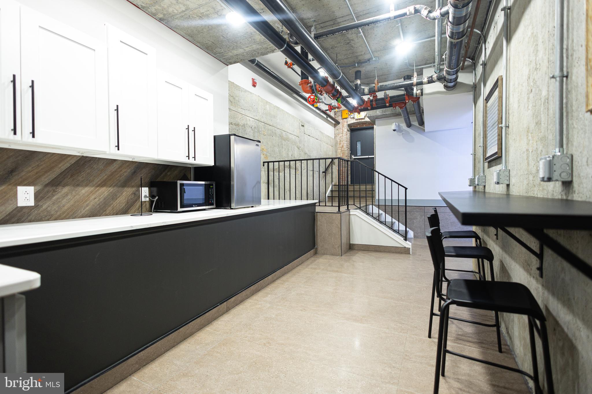 1810 E VENANGO STREET