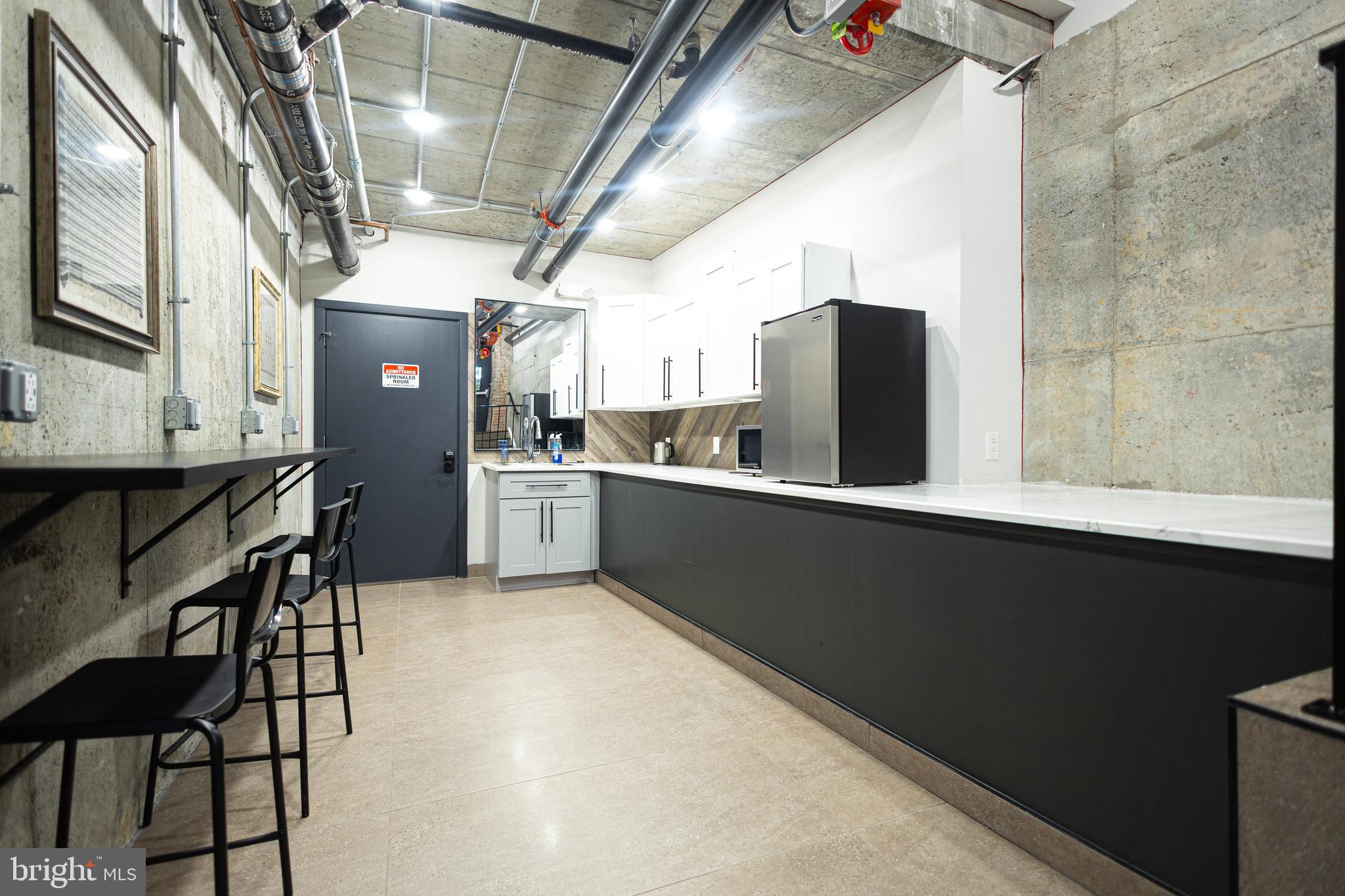 1810 E VENANGO STREET