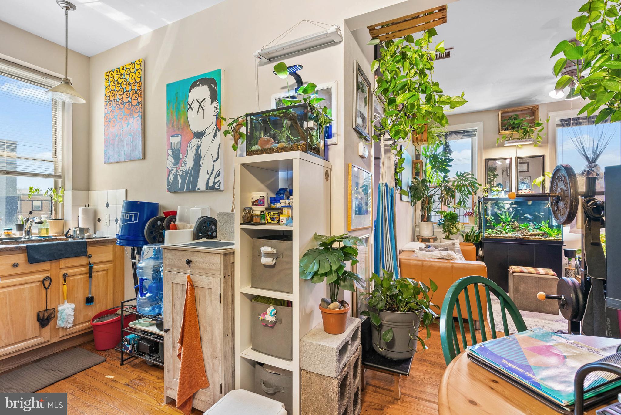 1537 S 6TH STREET