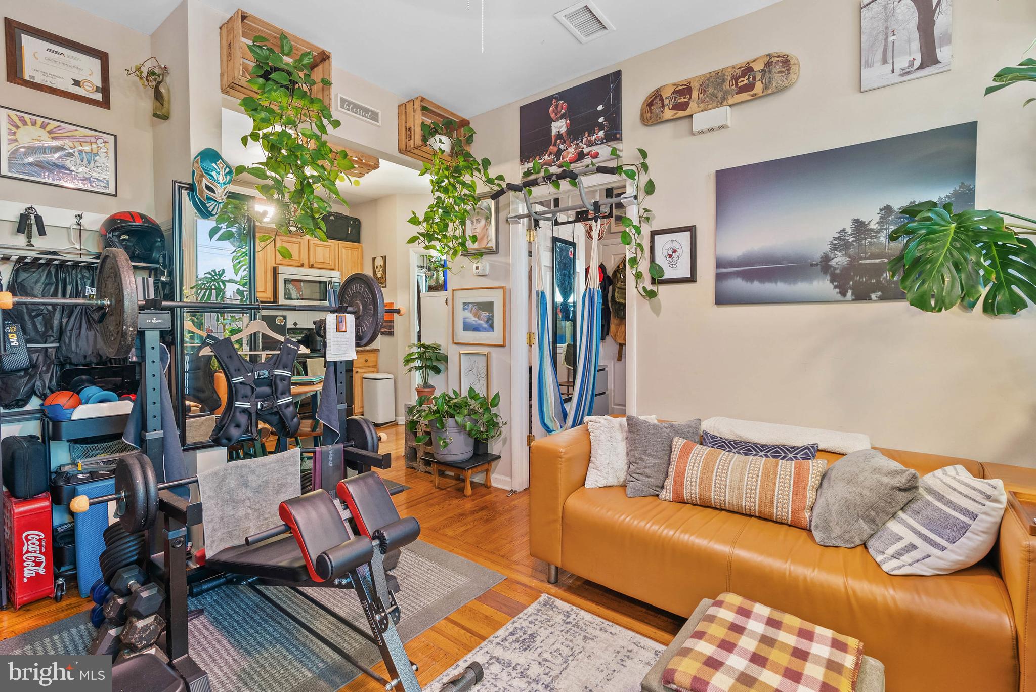 1537 S 6TH STREET