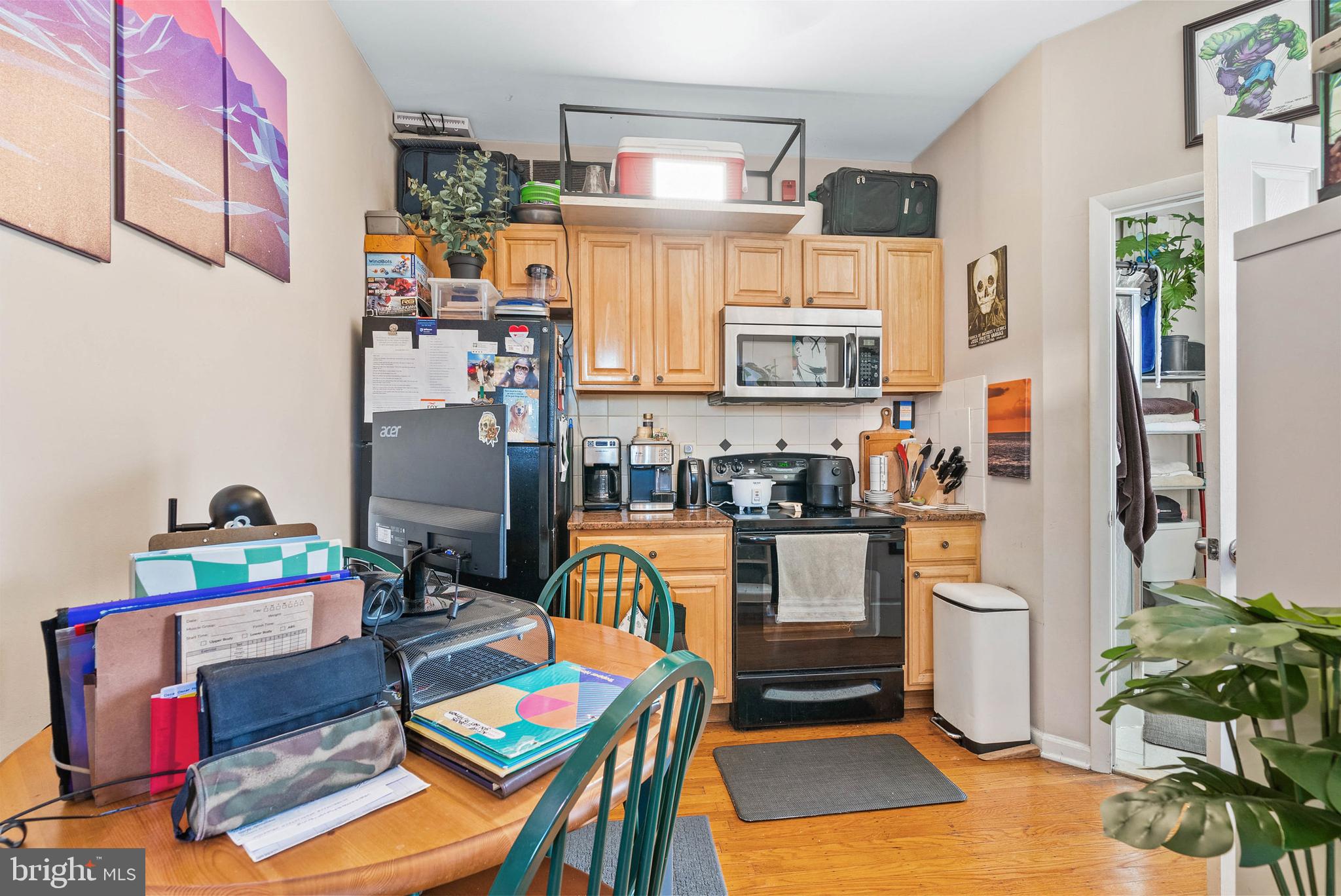 1537 S 6TH STREET