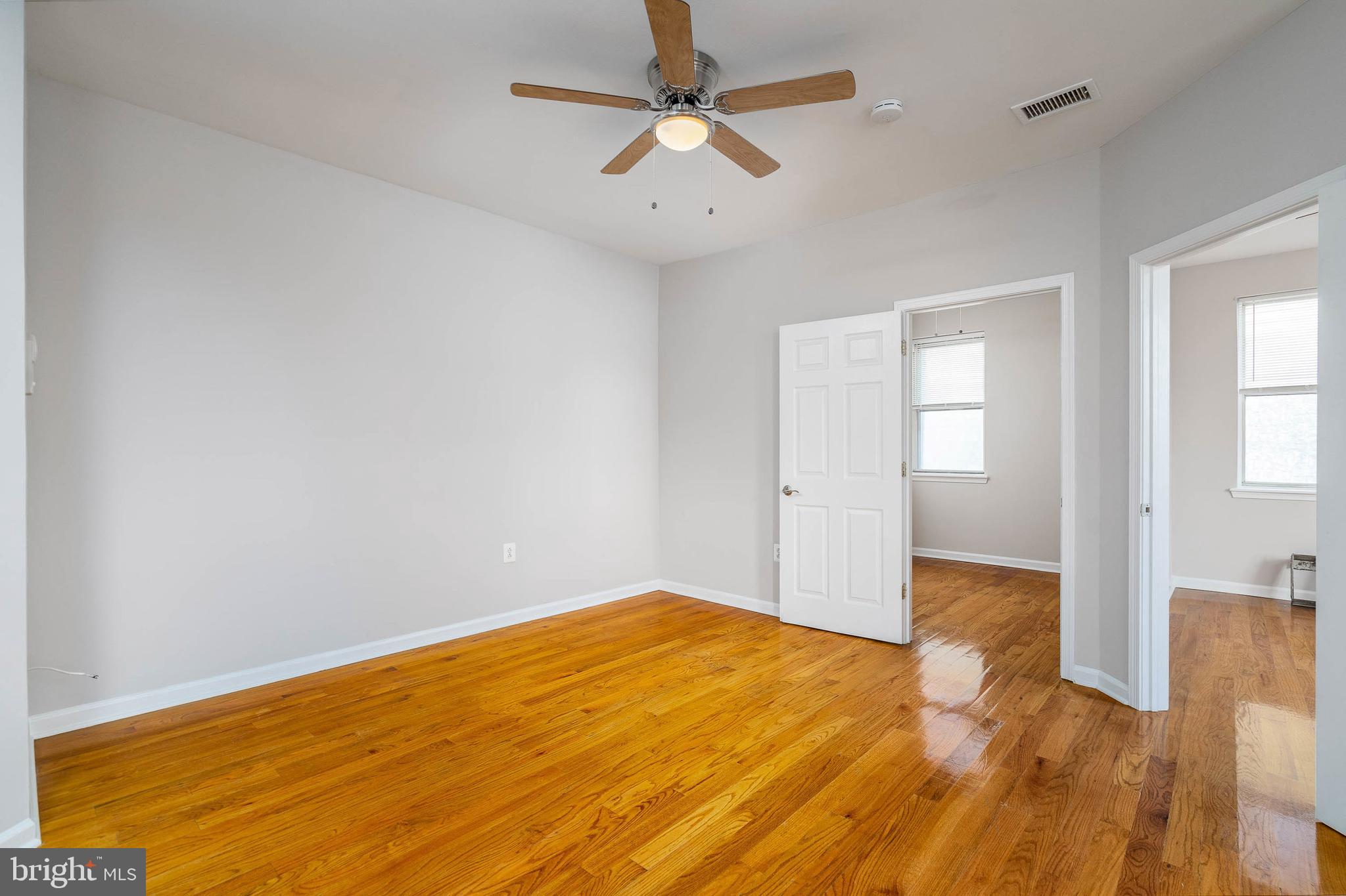1537 S 6TH STREET