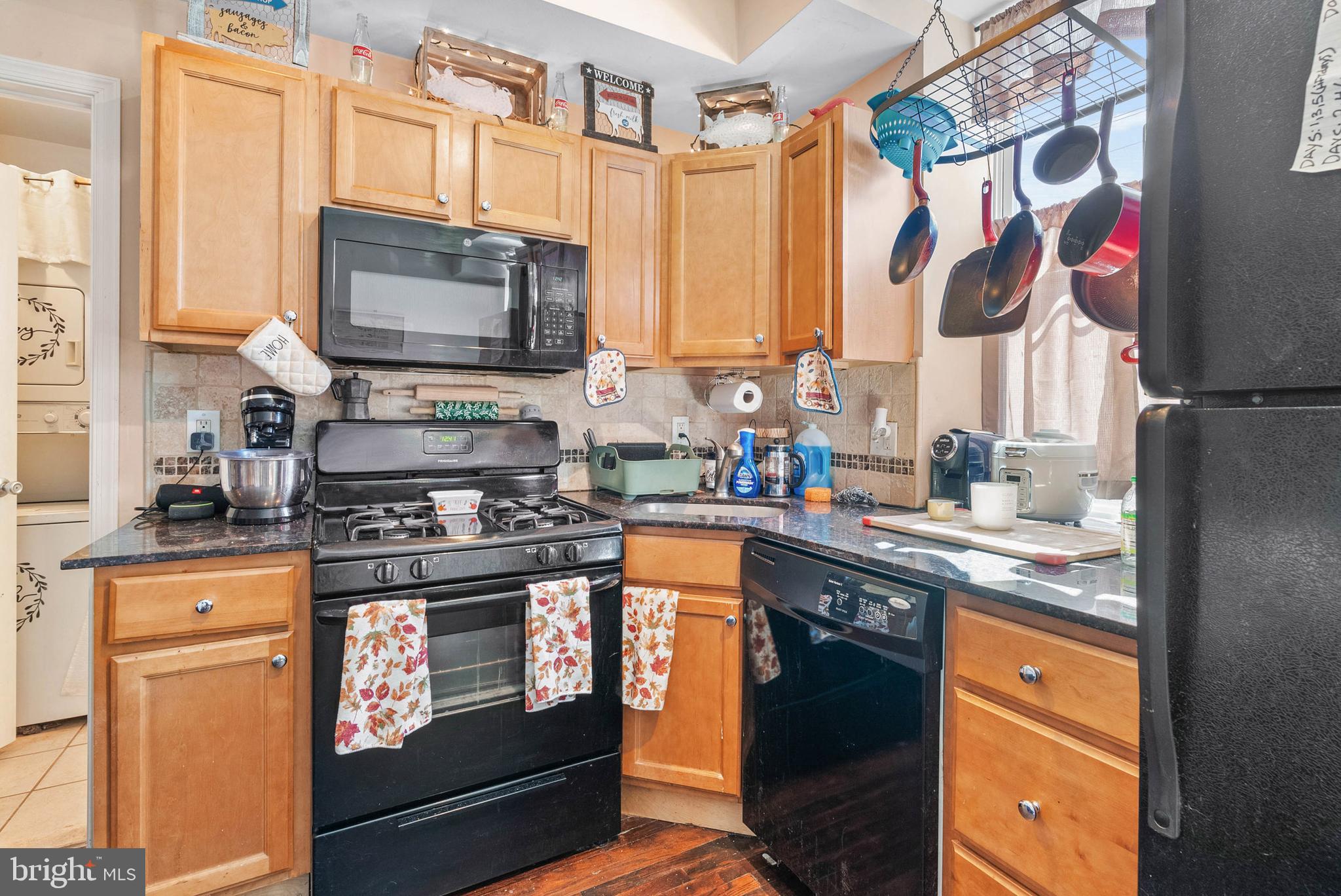 1537 S 6TH STREET