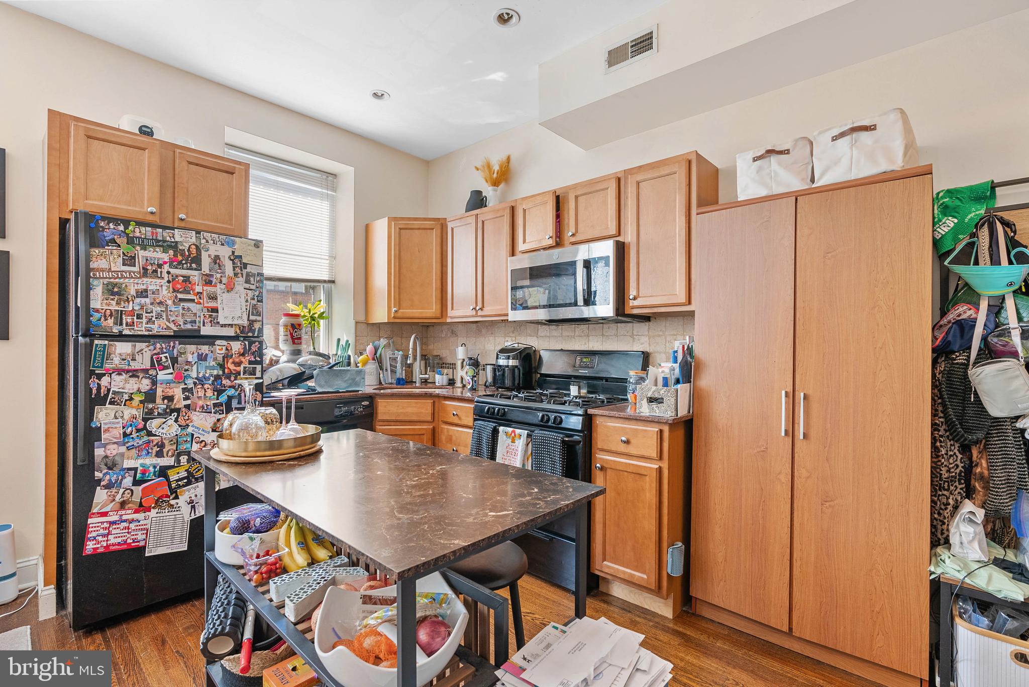 1537 S 6TH STREET