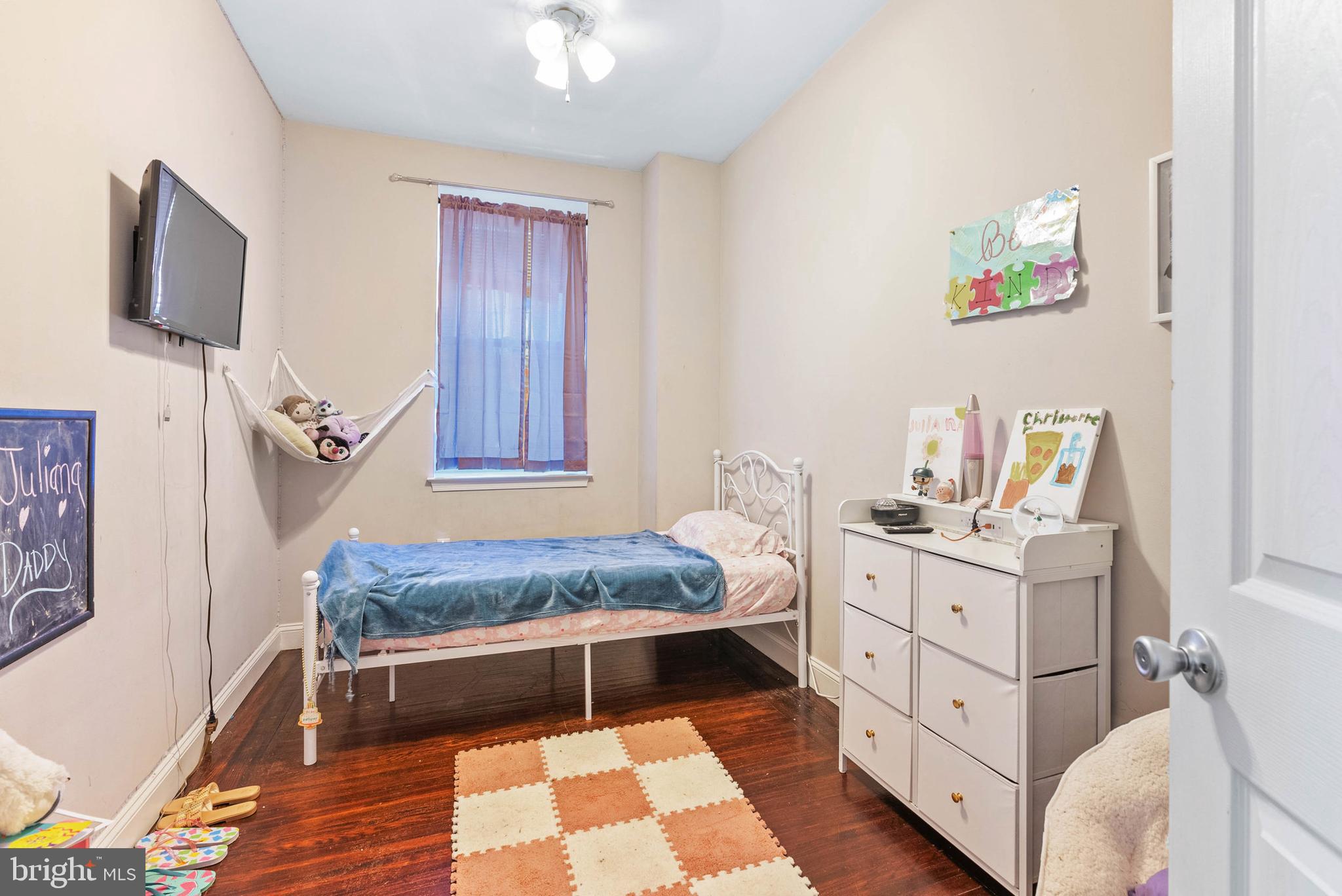 1537 S 6TH STREET