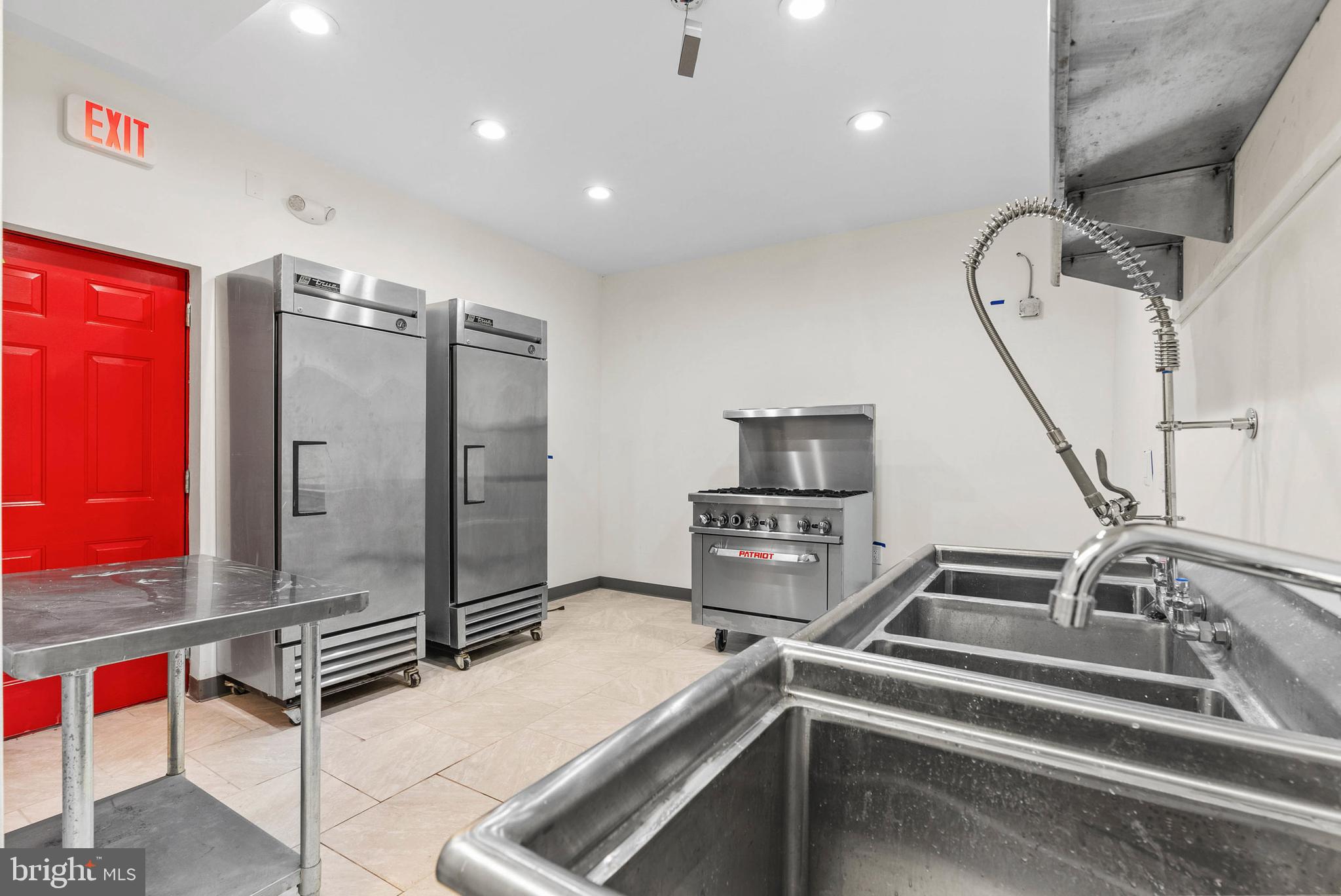 1537 S 6TH STREET