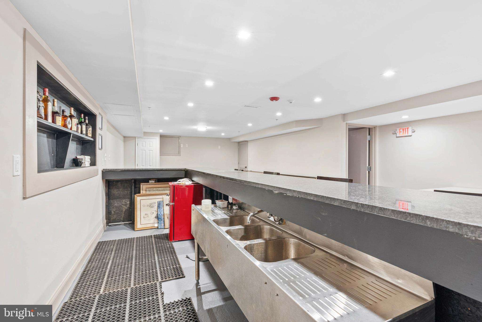 1537 S 6TH STREET