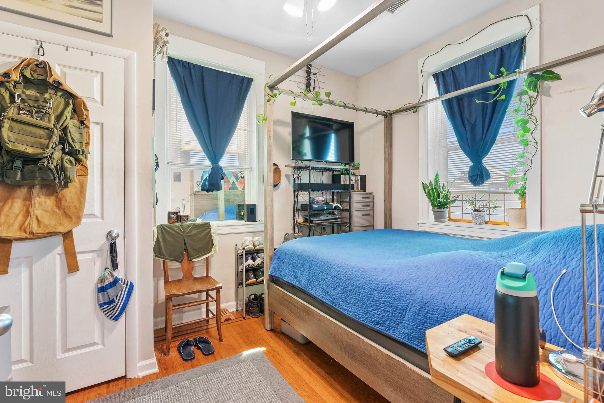 1537 S 6TH STREET