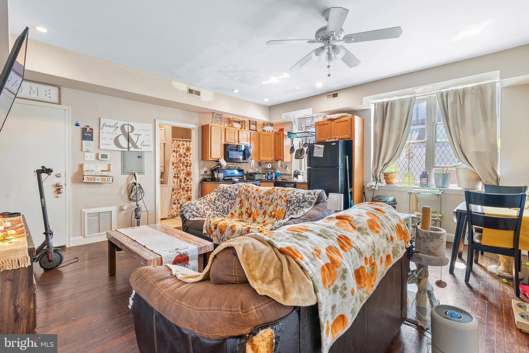 1537 S 6TH STREET