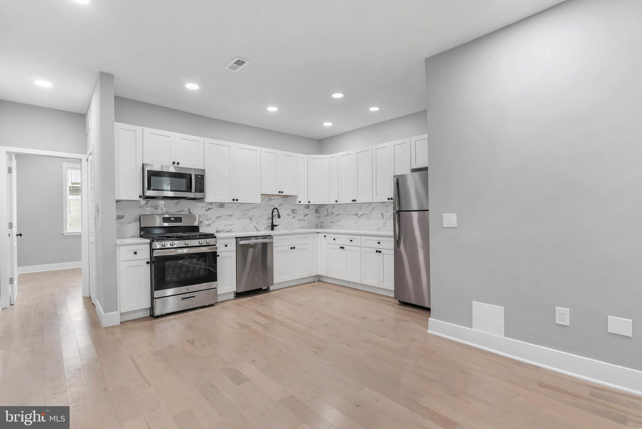 2840 W GIRARD AVENUE