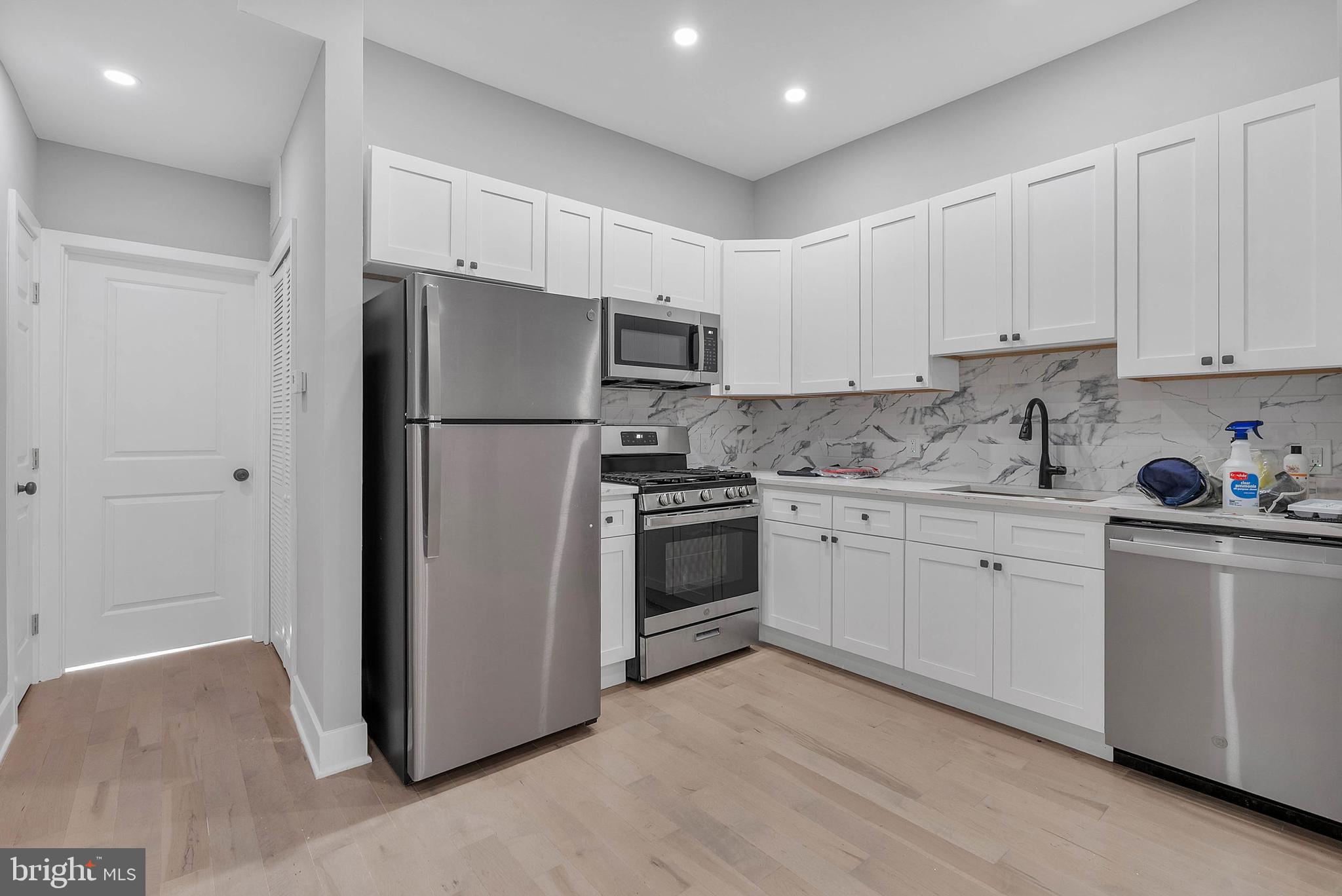 2840 W GIRARD AVENUE