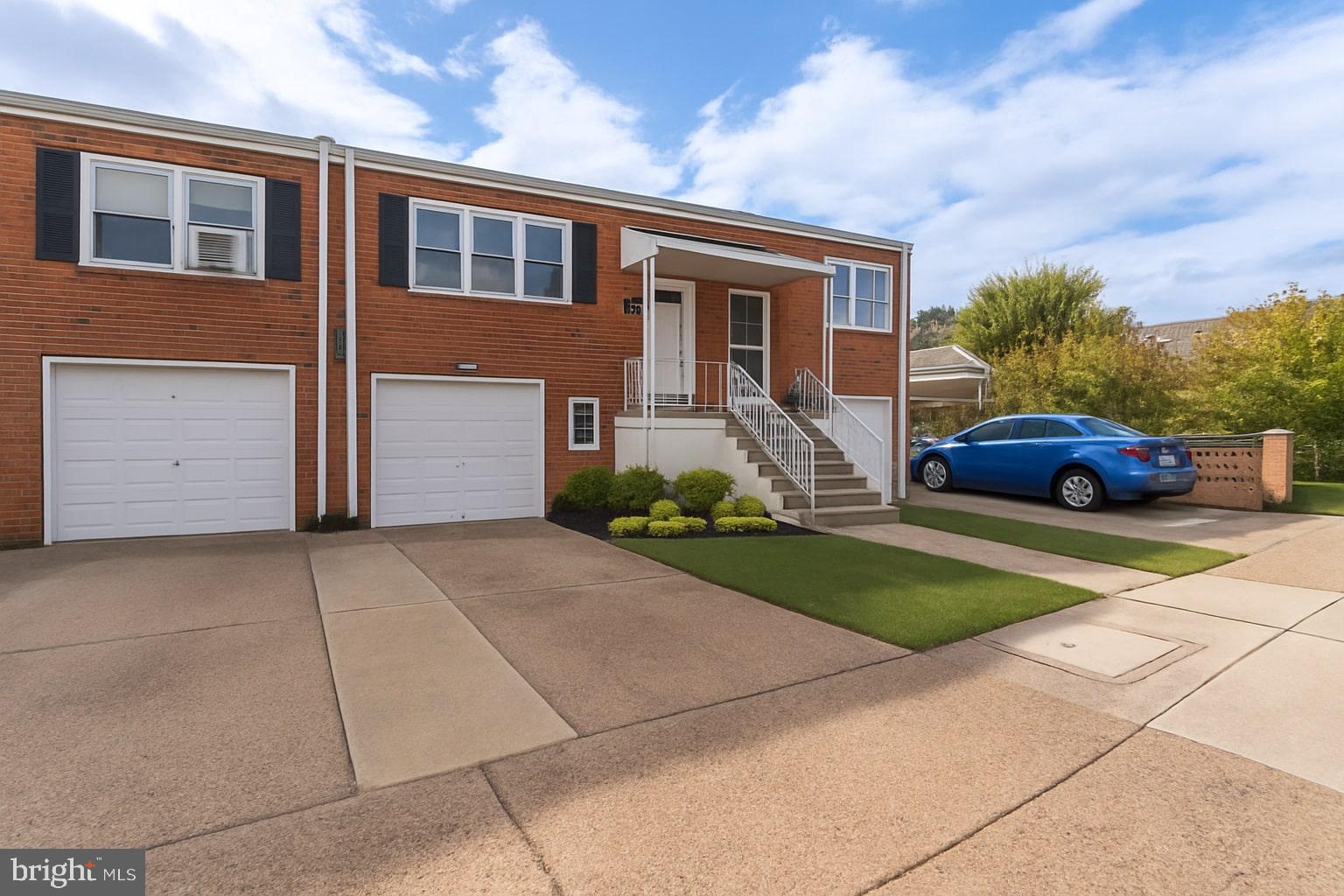 7352 MEADOWLARK PLACE