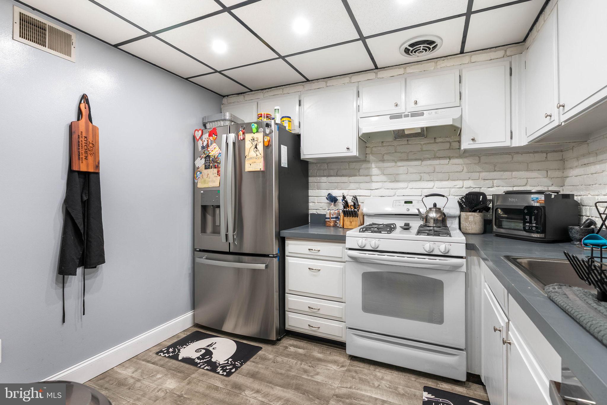 7352 MEADOWLARK PLACE