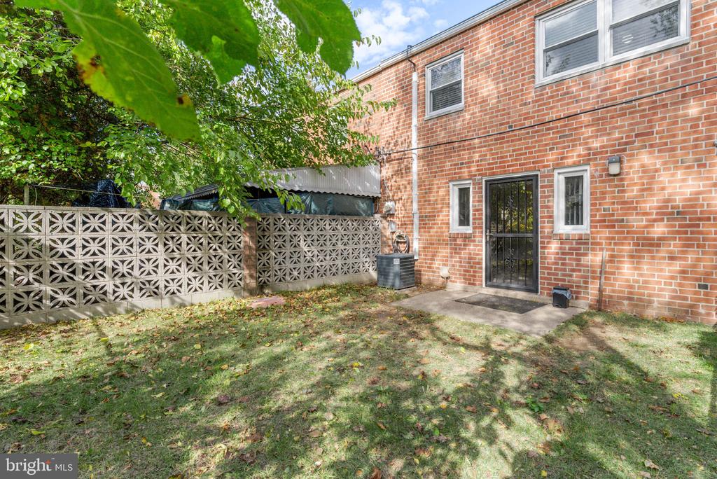 7352 MEADOWLARK PLACE