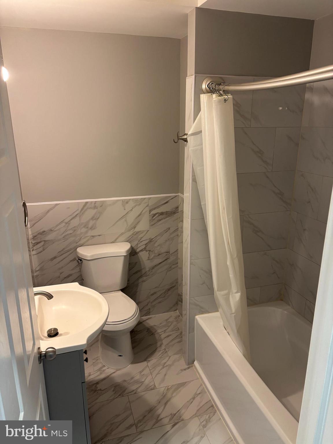 216 BUCKINGHAM PLACE 2