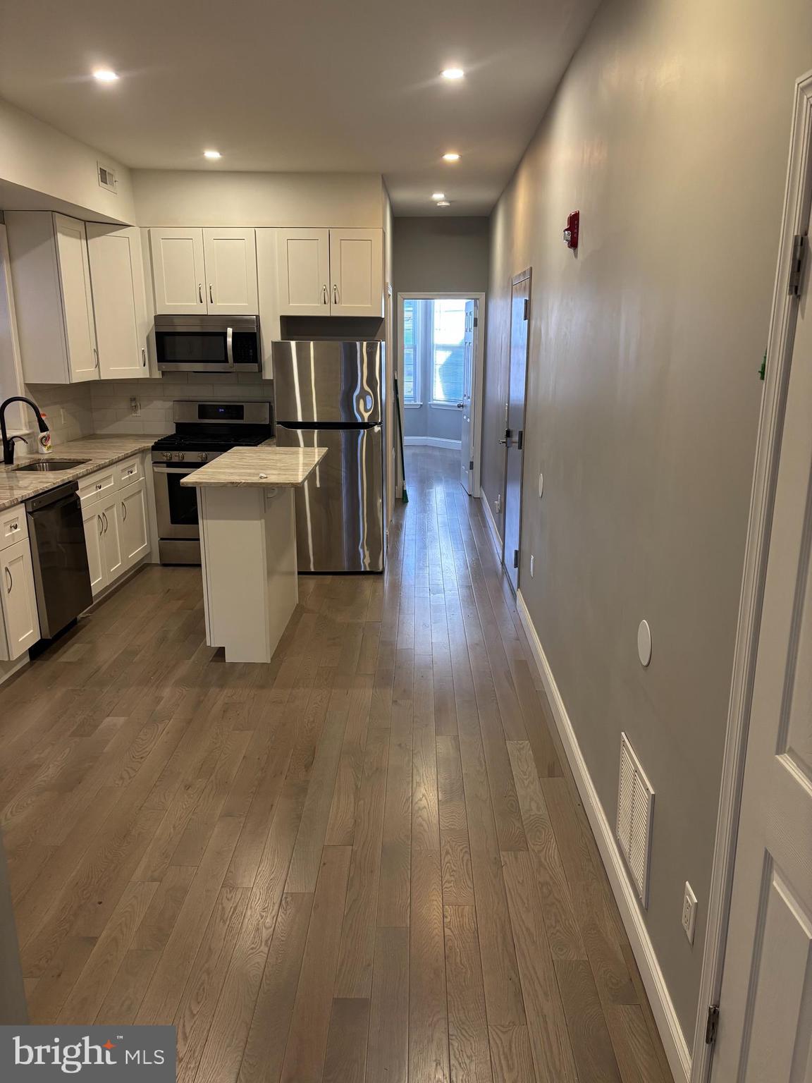 216 BUCKINGHAM PLACE 2