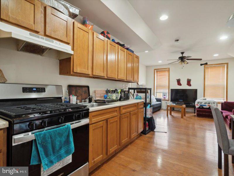 1912 INGERSOLL STREET