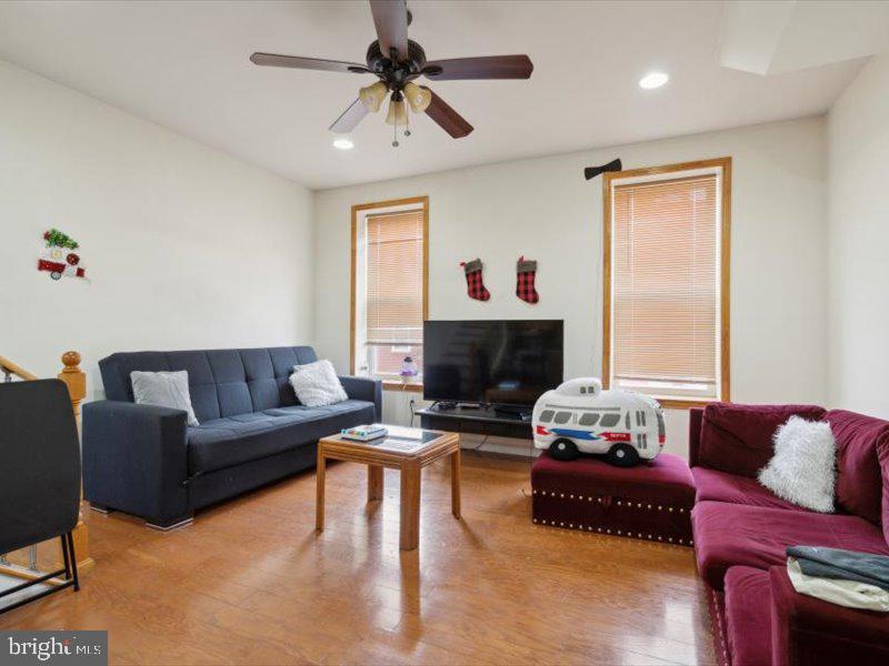 1912 INGERSOLL STREET