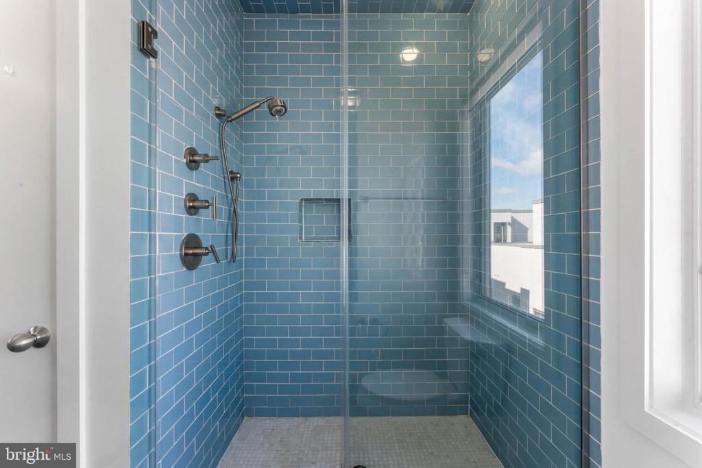 333 GREEN STREET 7