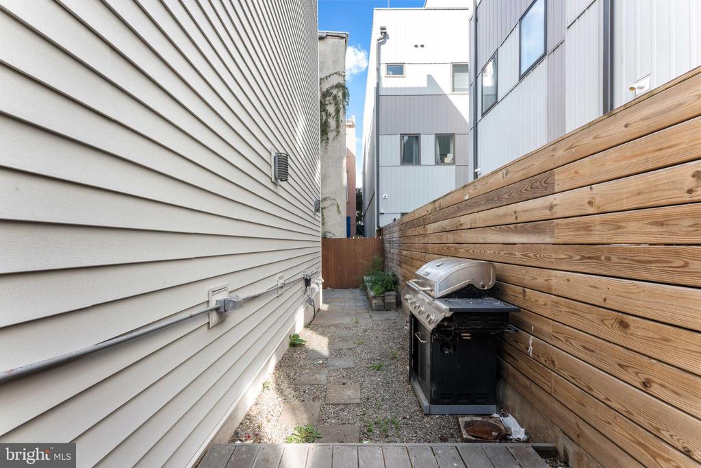 333 GREEN STREET 7
