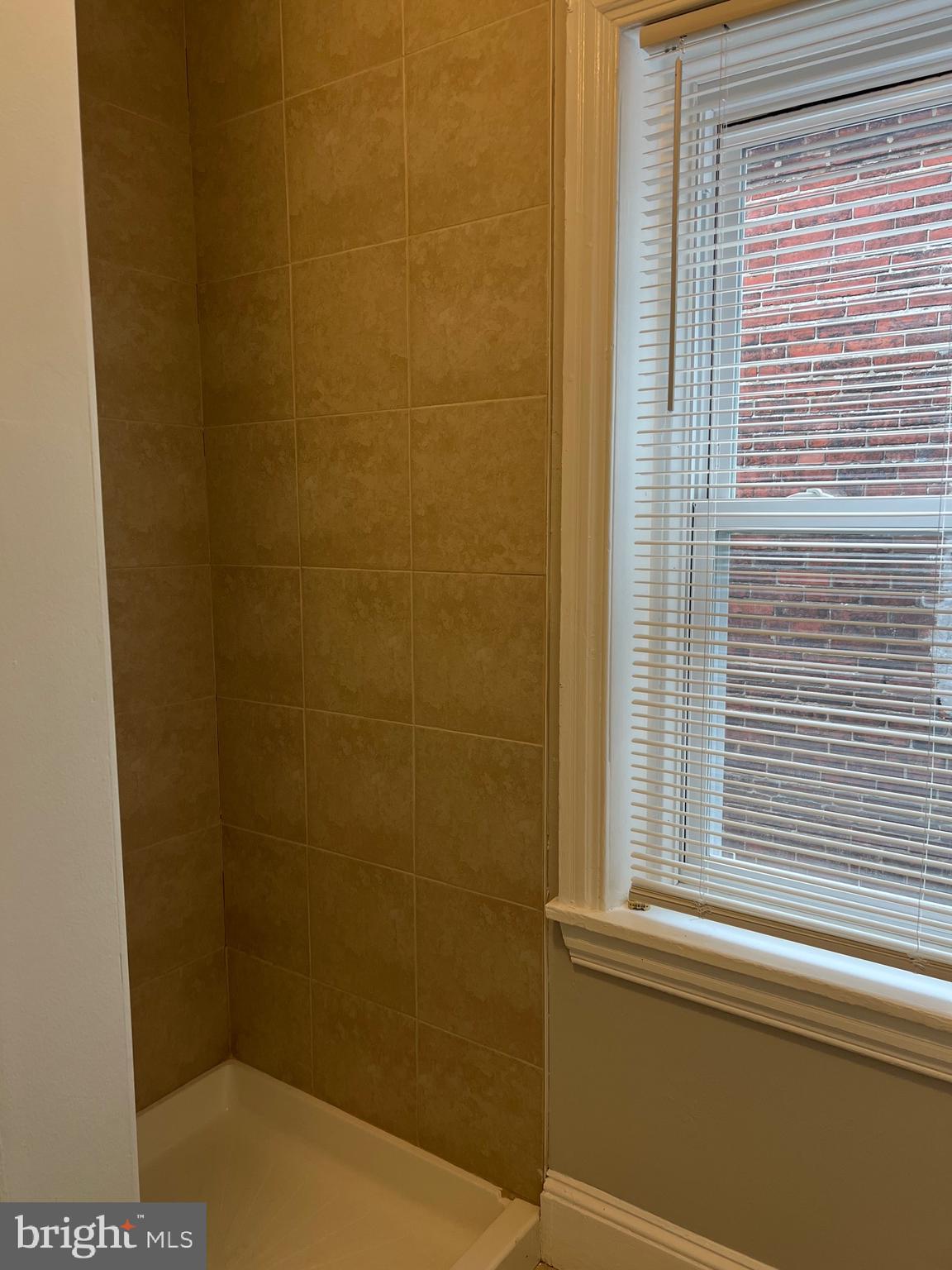 1926 W DIAMOND STREET