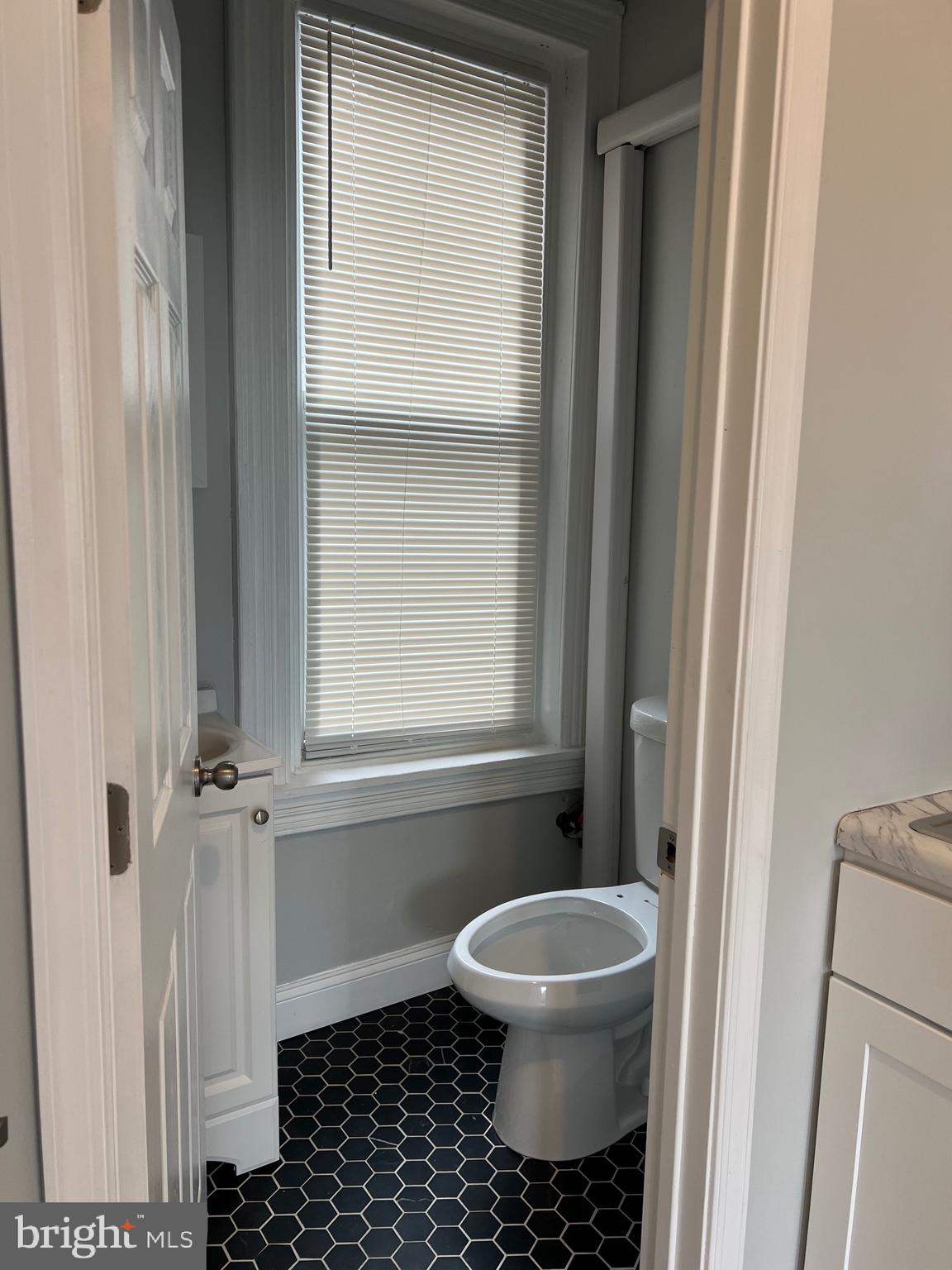 1926 W DIAMOND STREET