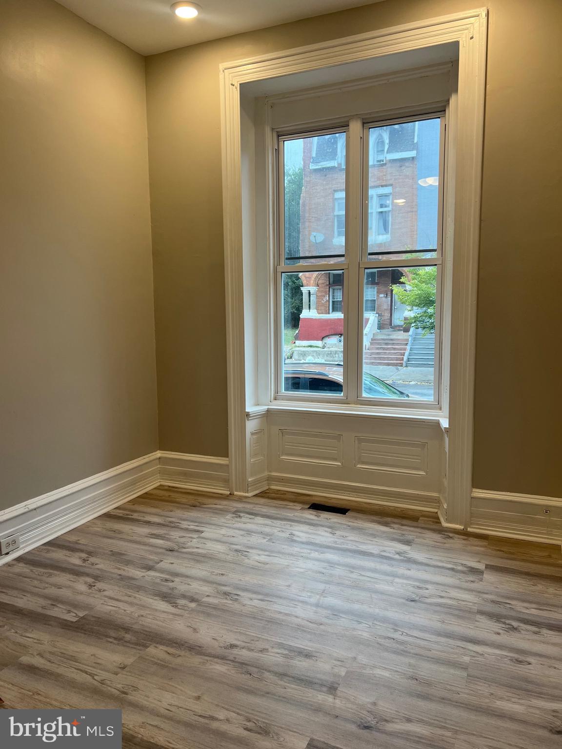 1926 W DIAMOND STREET