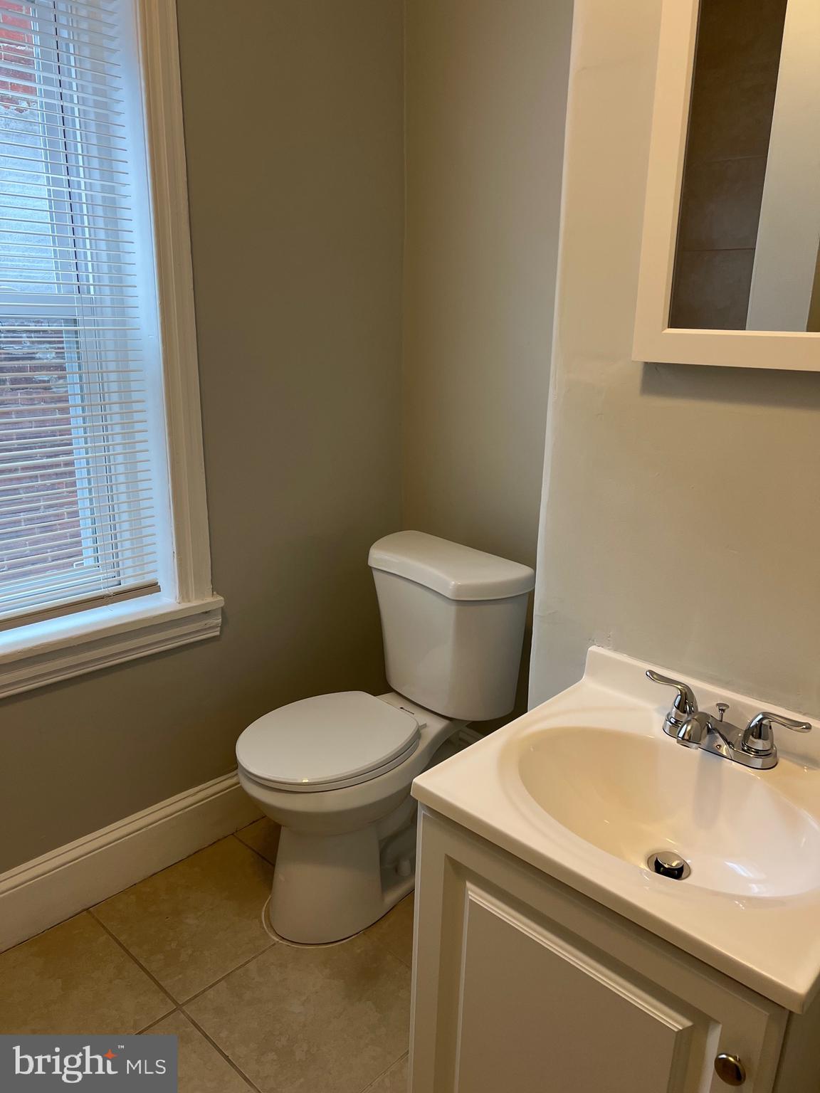 1926 W DIAMOND STREET