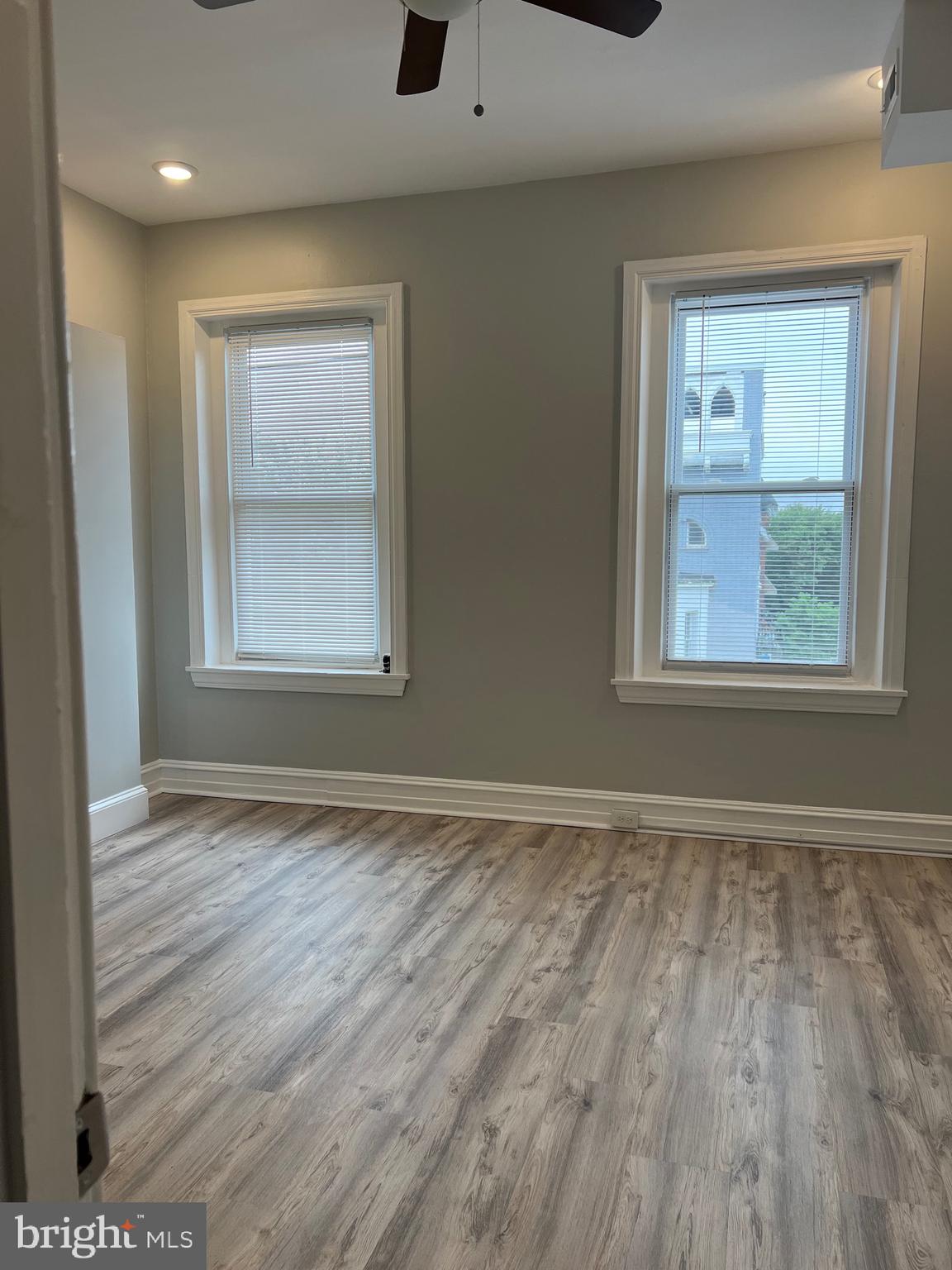 1926 W DIAMOND STREET