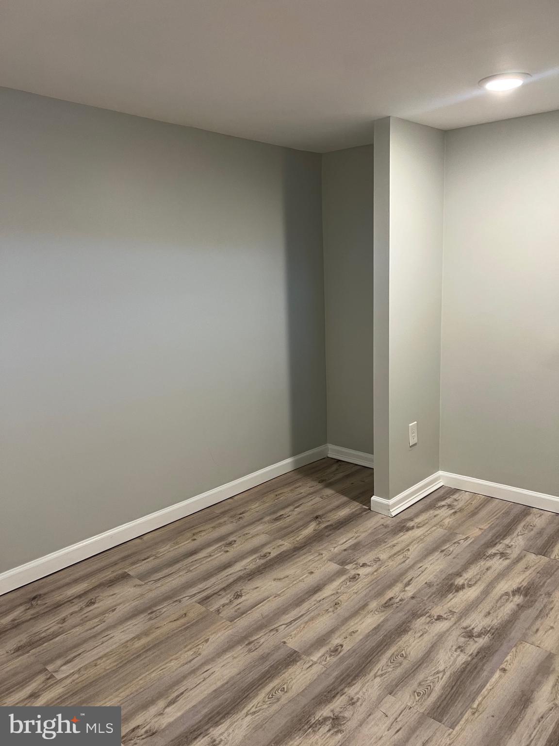 1926 W DIAMOND STREET